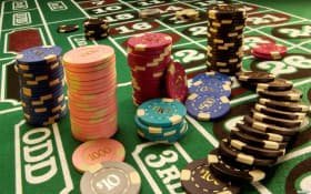 Banner chính nền tảng cá cược kubet11 với đồ họa bóng đá và slot online